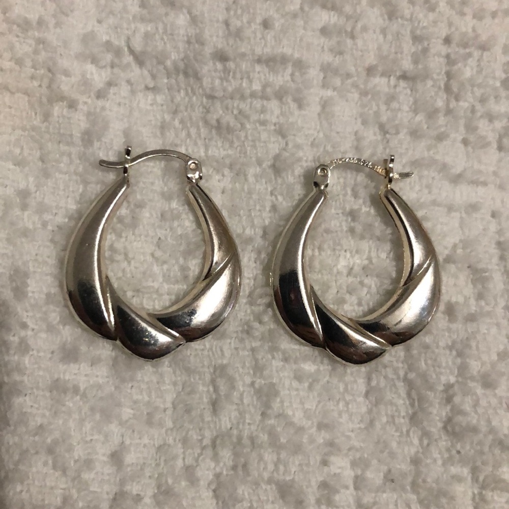 Beautiful earrings 🐚